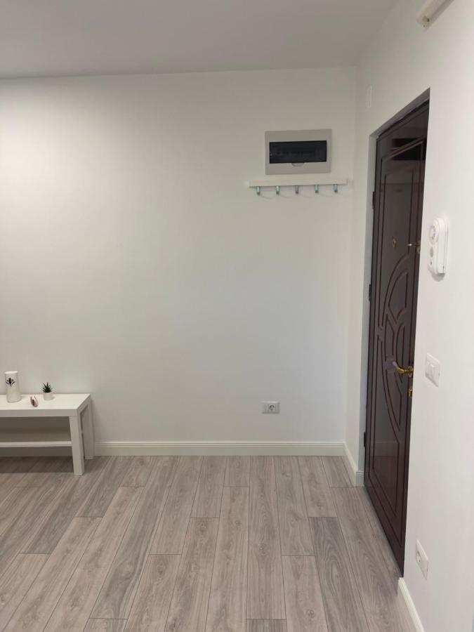 Apartament Incantator In Roman Exterior foto