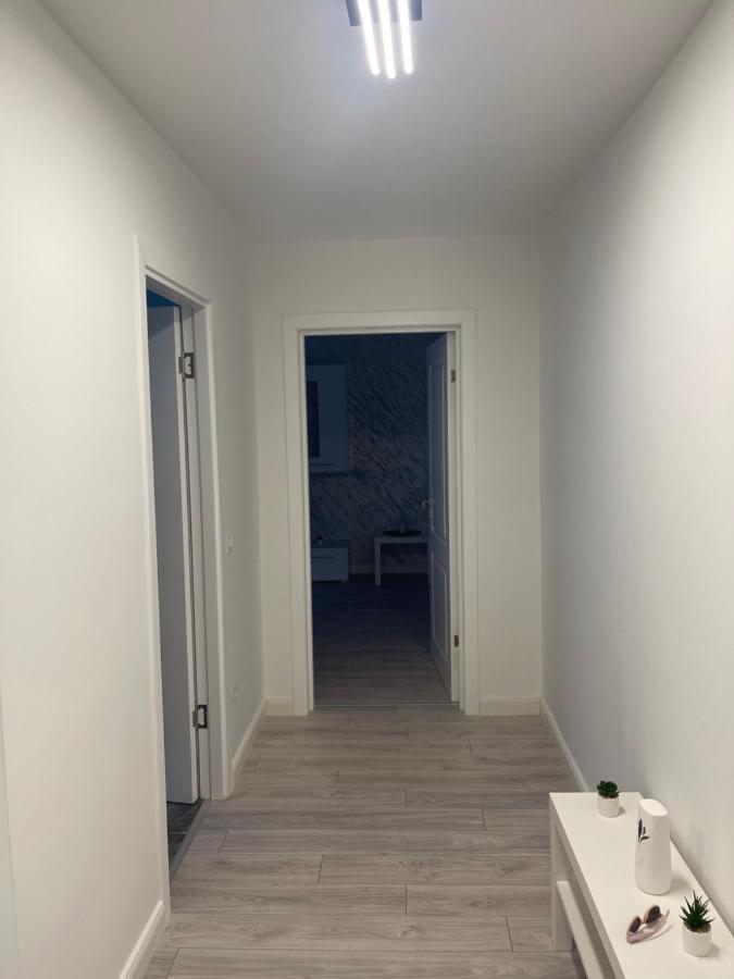 Apartament Incantator In Roman Exterior foto